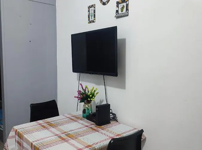 Sea Residences Moa Complex - Ruffa's Condotel Apartment *